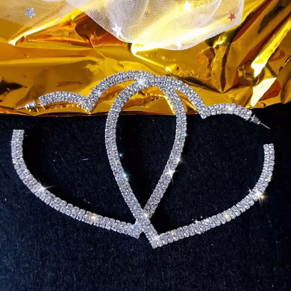 *Last Pair* 🆕 Rhinestone Heart Earrings - Picture 3 of 3
